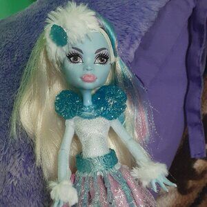 Abbey Bominable 'ghoul's rule' G1 doll